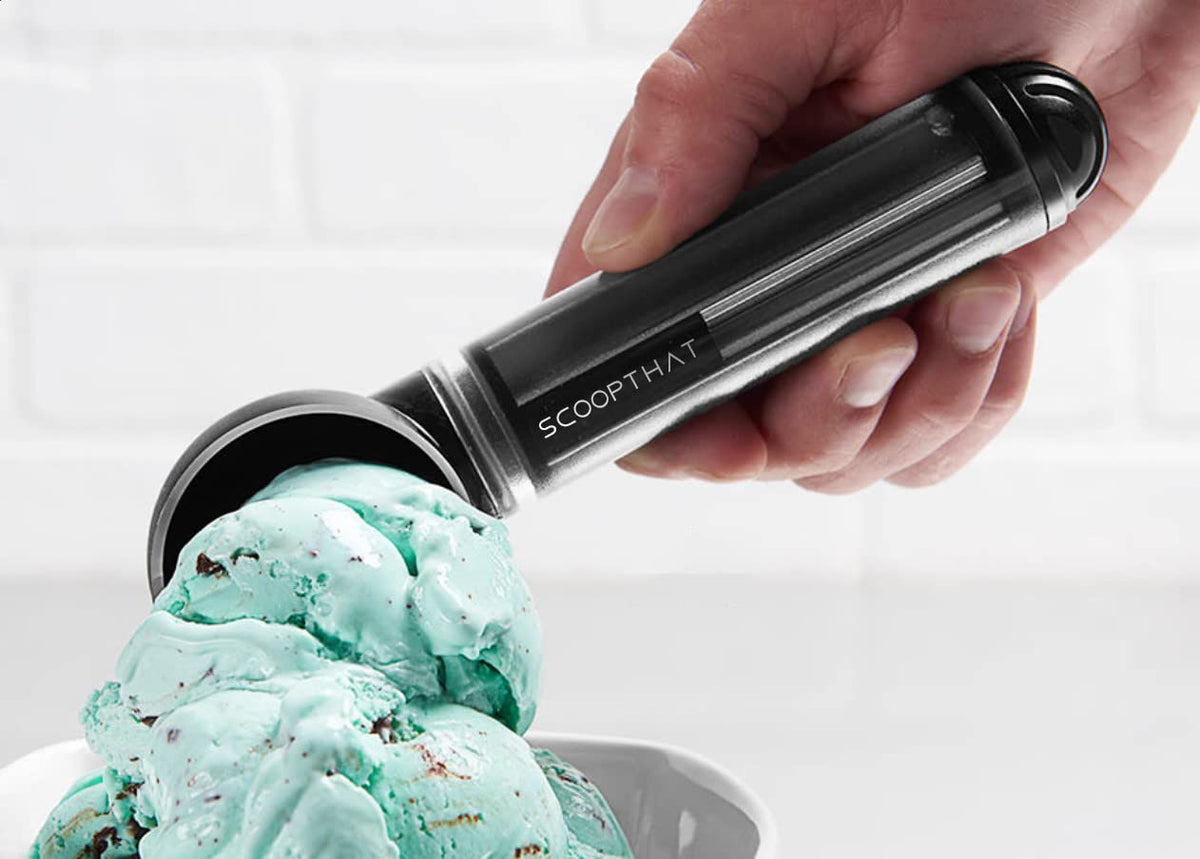 That Inventions ScoopTHAT Radius warming scoop black grey hero for smooth scooping