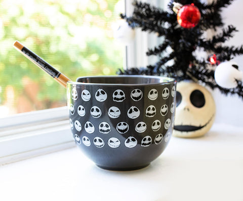 20-ounce ceramic ramen bowl ready for soups, noodles, and more.