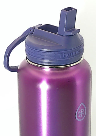 Two leakproof lids secure transport in bags and backpacks.