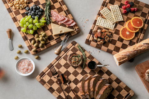 thetchry cutting board with juice grooves catches liquids during chopping