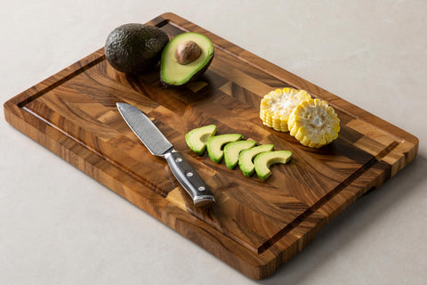 thetchry walnut-sized board provides generous 16.5 x 11.6 inches workspace.
