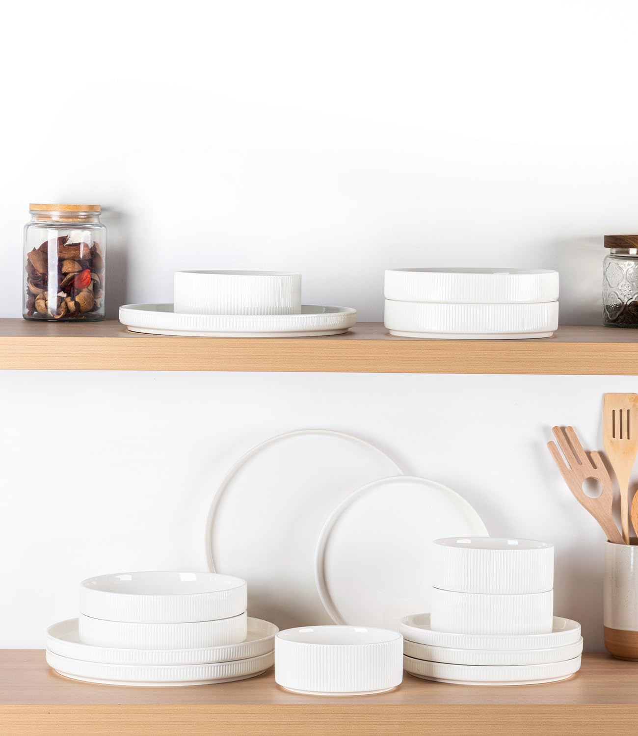 TheTerra table setting shows the 12-piece set for four diners.