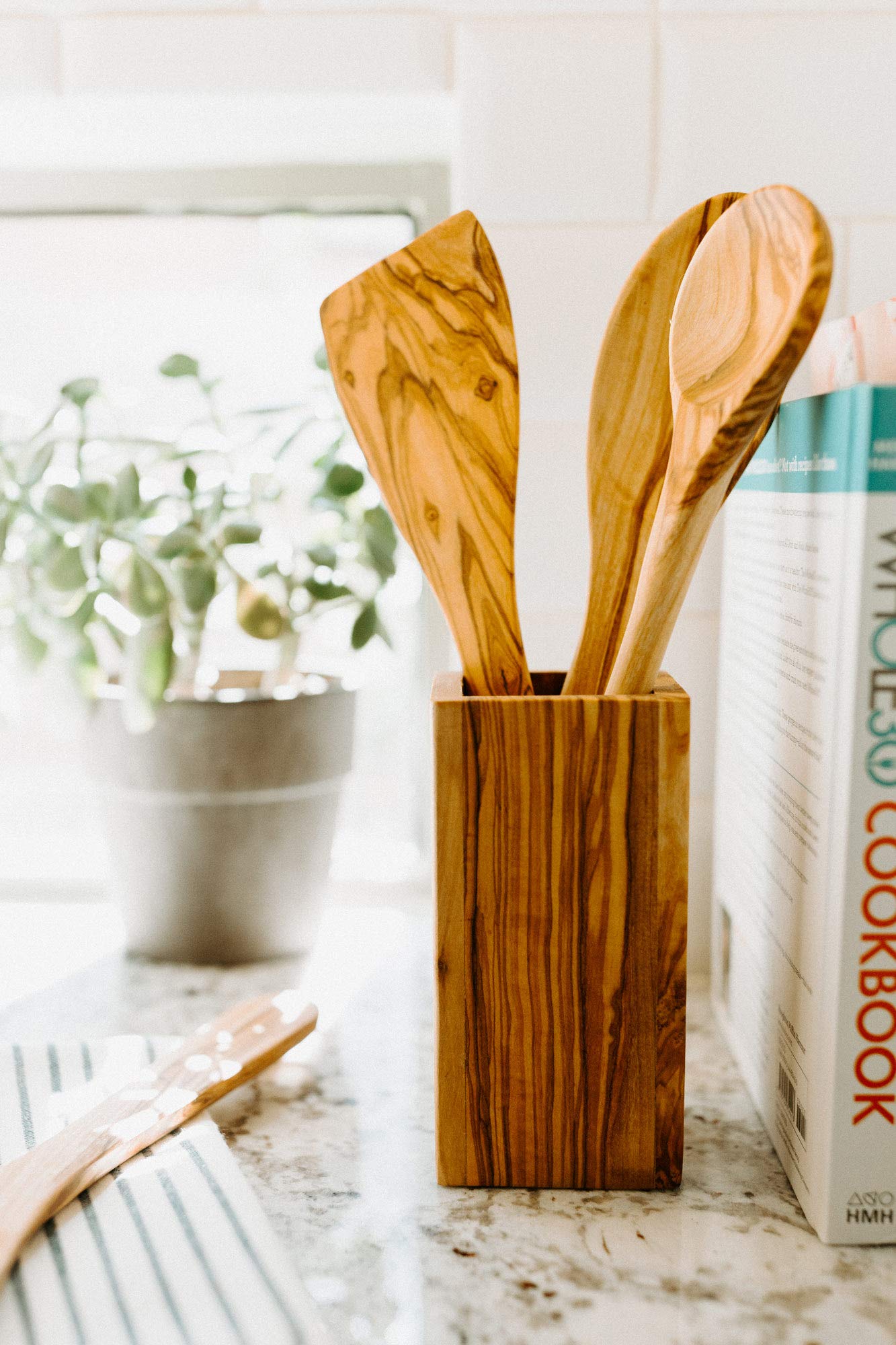 TRAMANTO olive wood utensil holder for kitchen organization by Thirteen Chefs