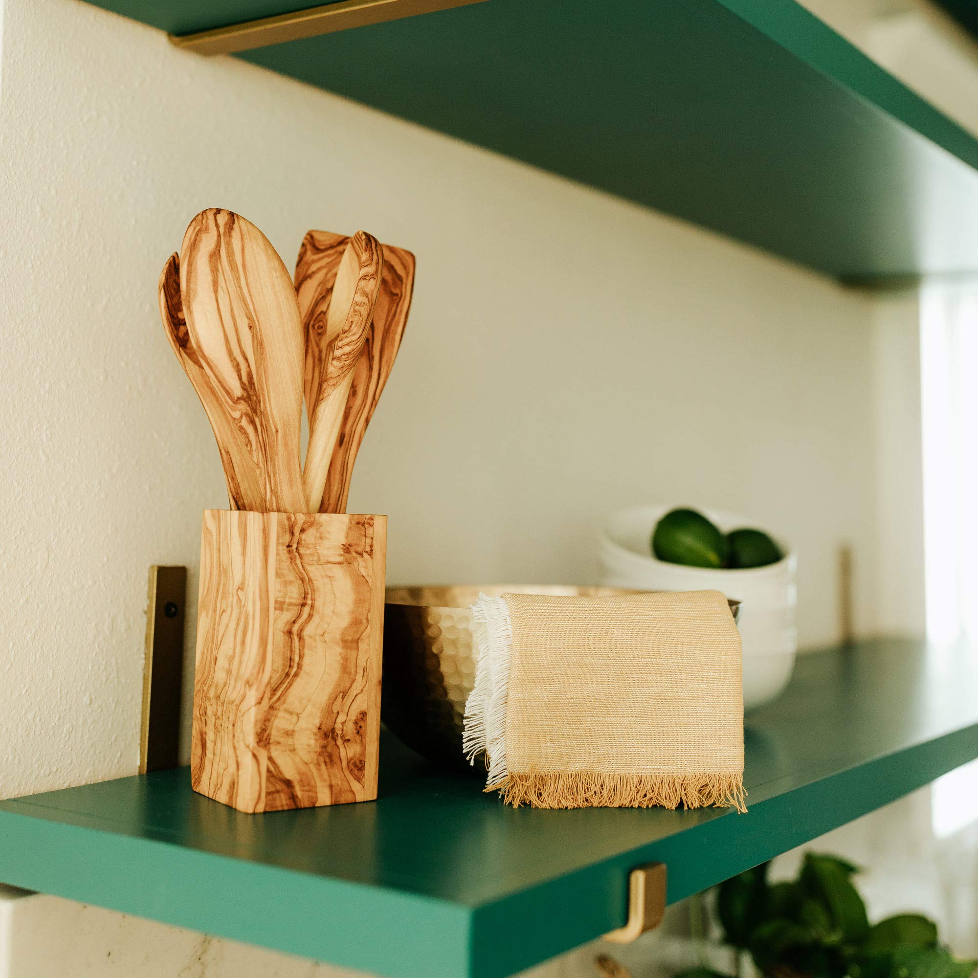 Renewable olive wood source for TRAMANTO holder by Thirteen Chefs