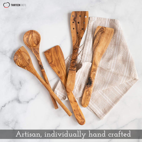 Thirteen Chefs Tramanto corner spoon precise scooping and tasting during prep.