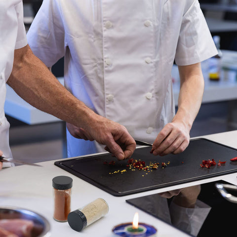 Tianifa shaker lids enabling precise seasoning during cooking