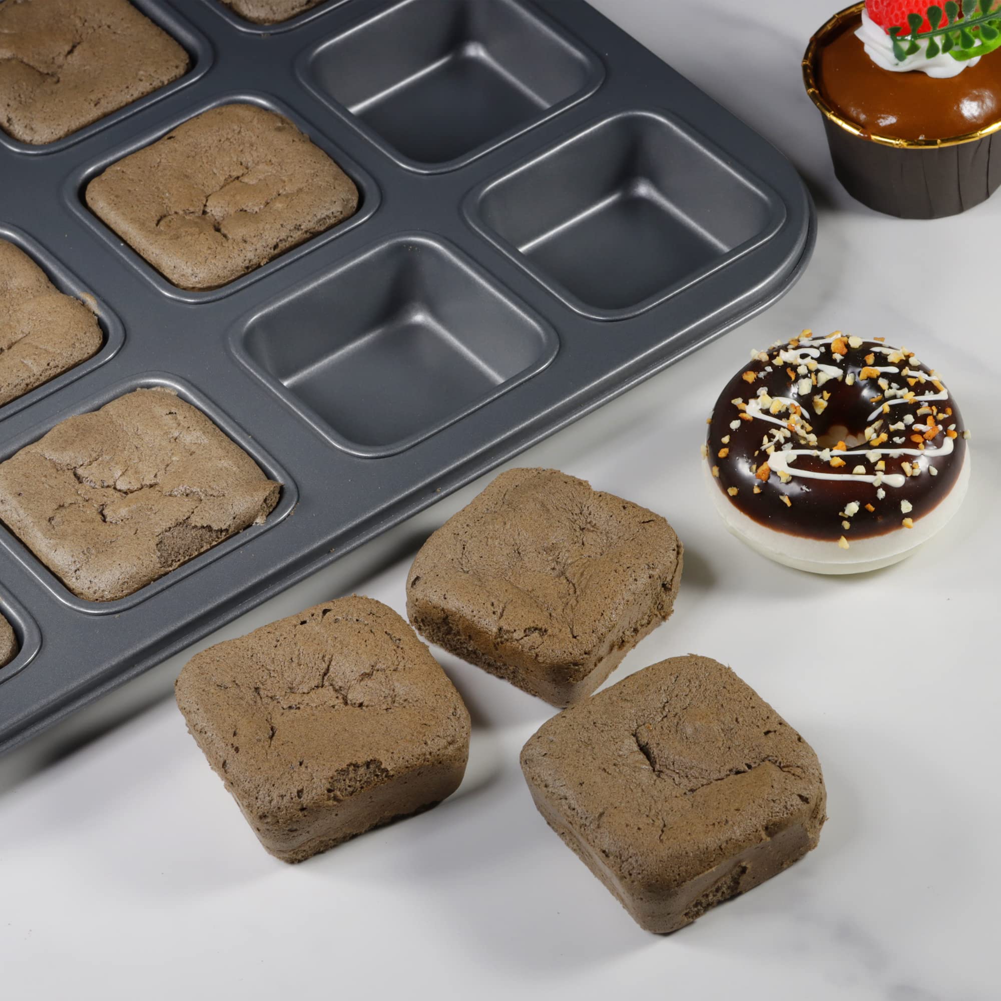 Tiawudi carbon steel bakeware emphasizes durability and even heating.