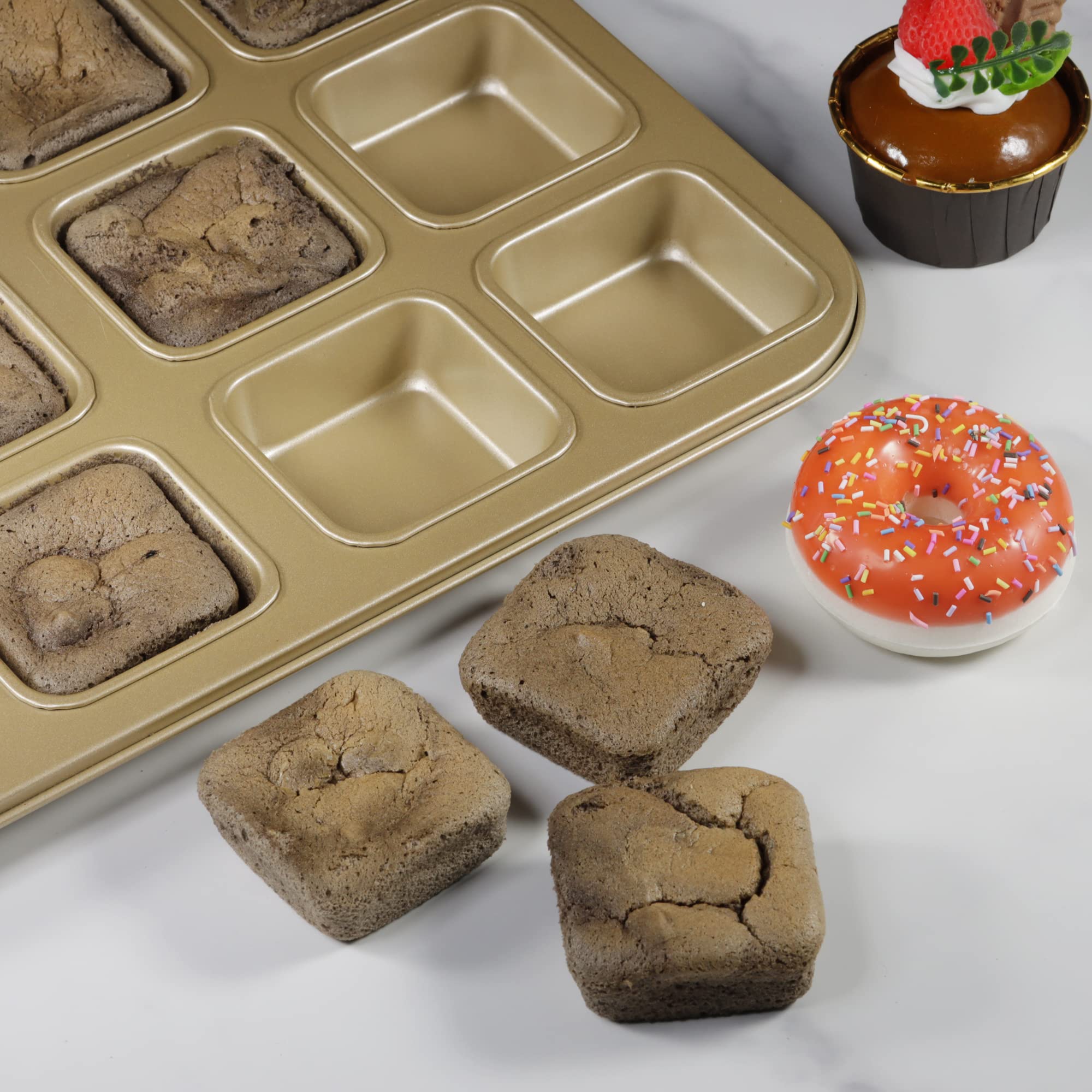 Tiawudi brownie pan dimensions graphic highlights 14 x 10.5 inch size.