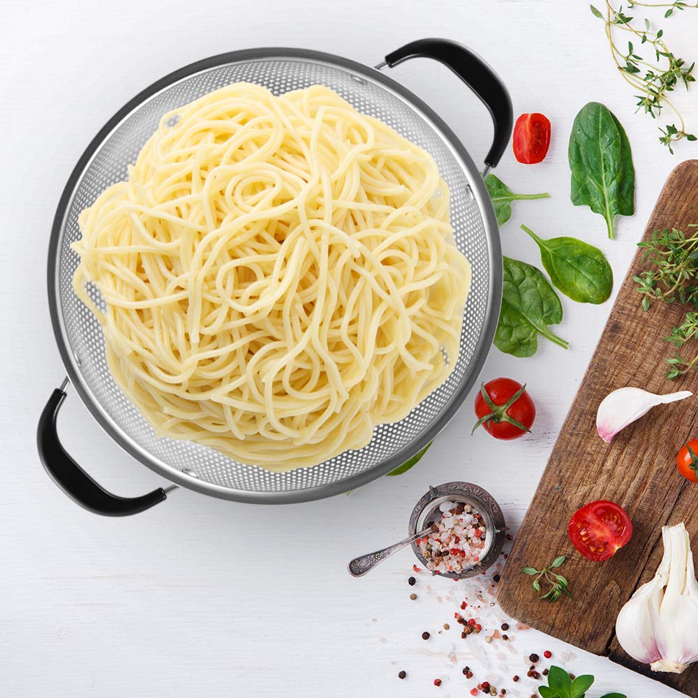 Tiawudi colander features non-slip elevated handles for hot meals