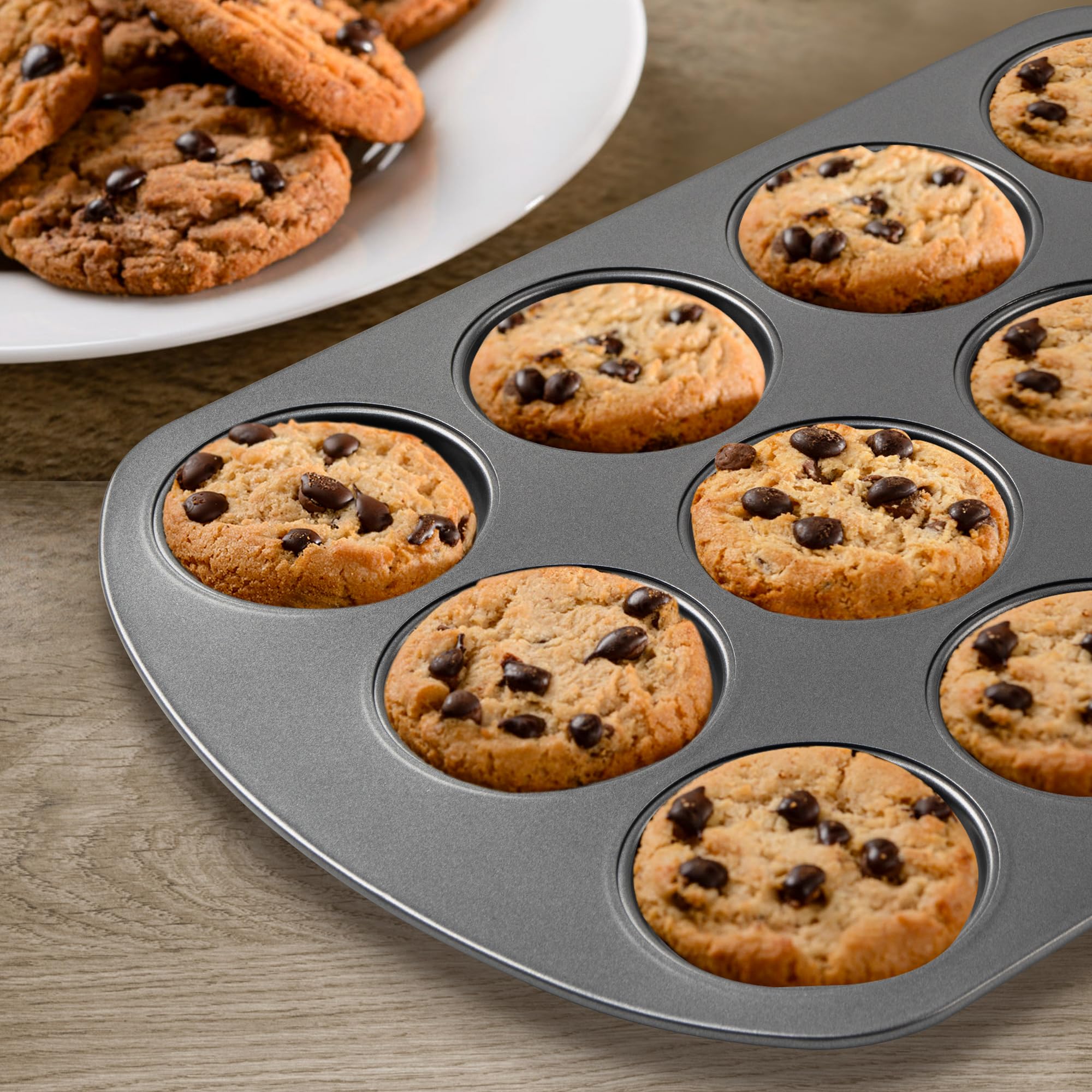 Versatile Tiawudi pan suitable for muffins, eggs, buns, cookies, and more.