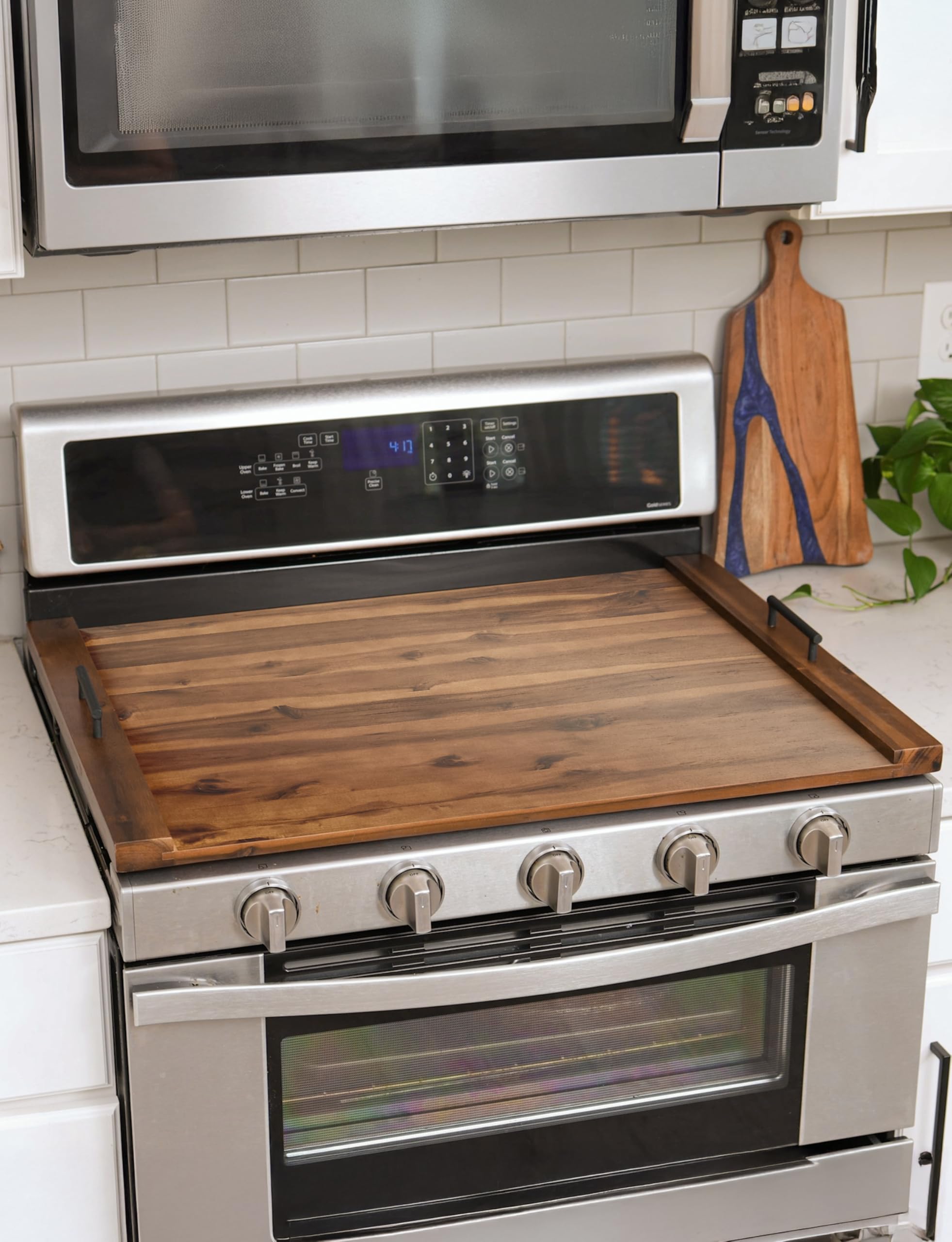 Tidita Acacia noodle board on a gas stove for easy meal prep.