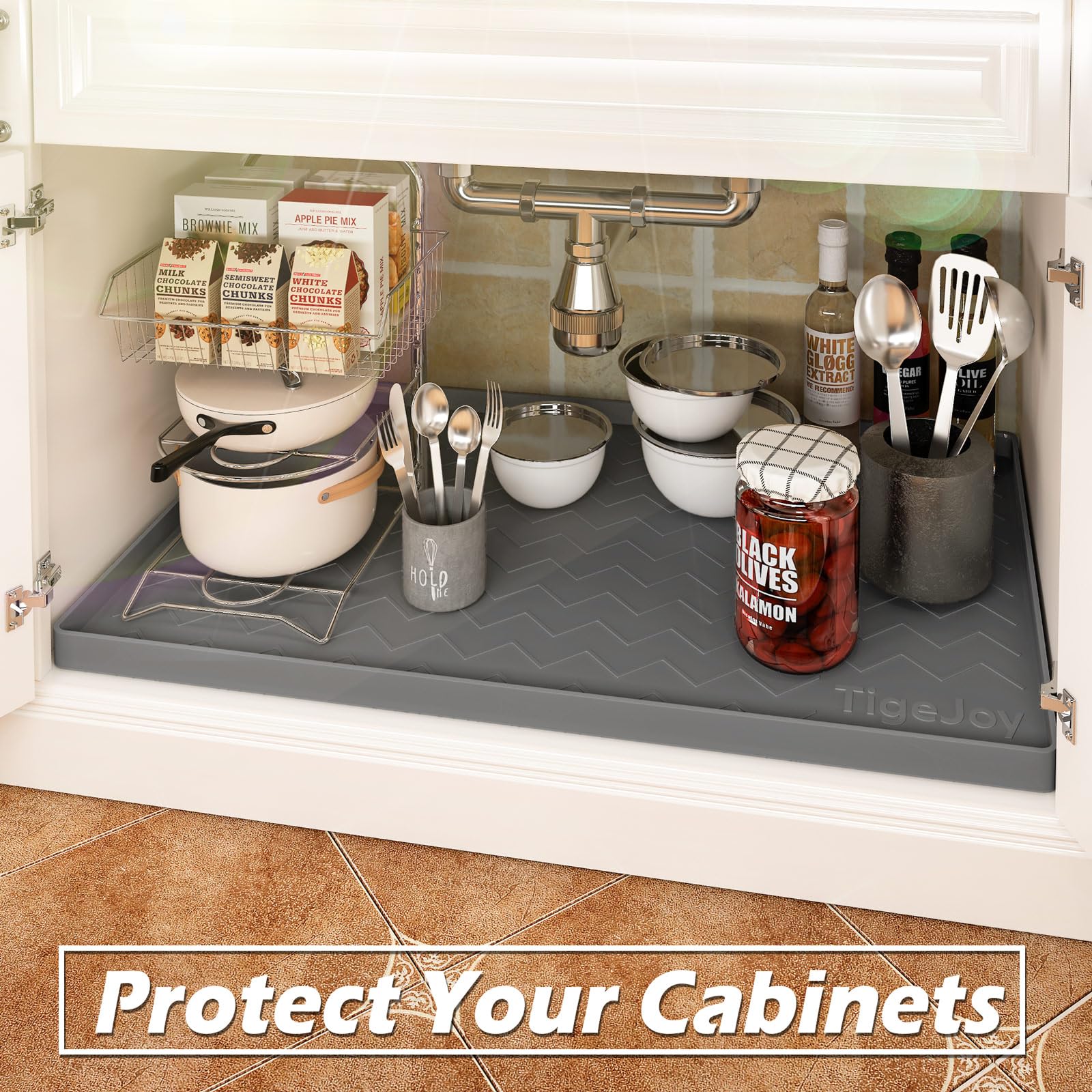 TigeJoy multi-use mat doubles as pet feeding tray.