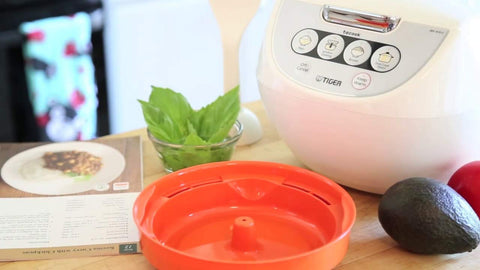 Tiger JBV-A10U steaming rice and vegetables to demonstrate synchronized cooking