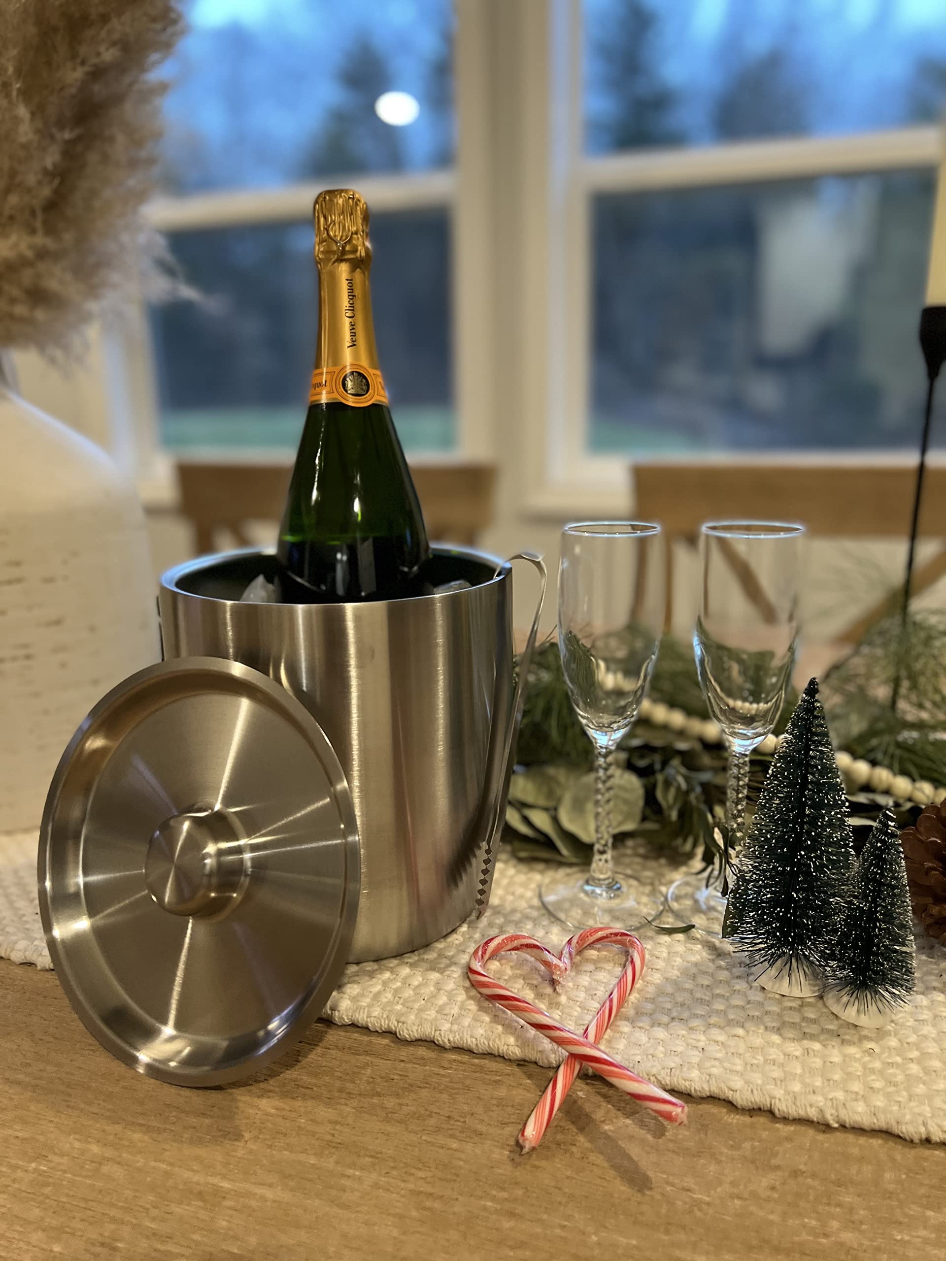 Tiken 3L capacity ice bucket fits drinks for gatherings.