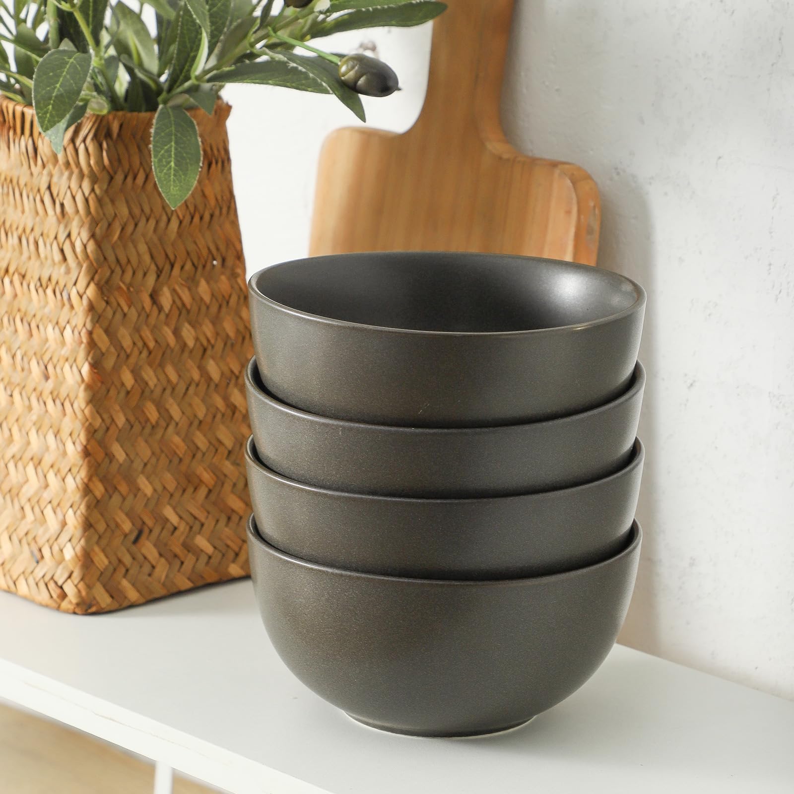 Tikooere matte glaze adds natural aesthetic to daily dining.