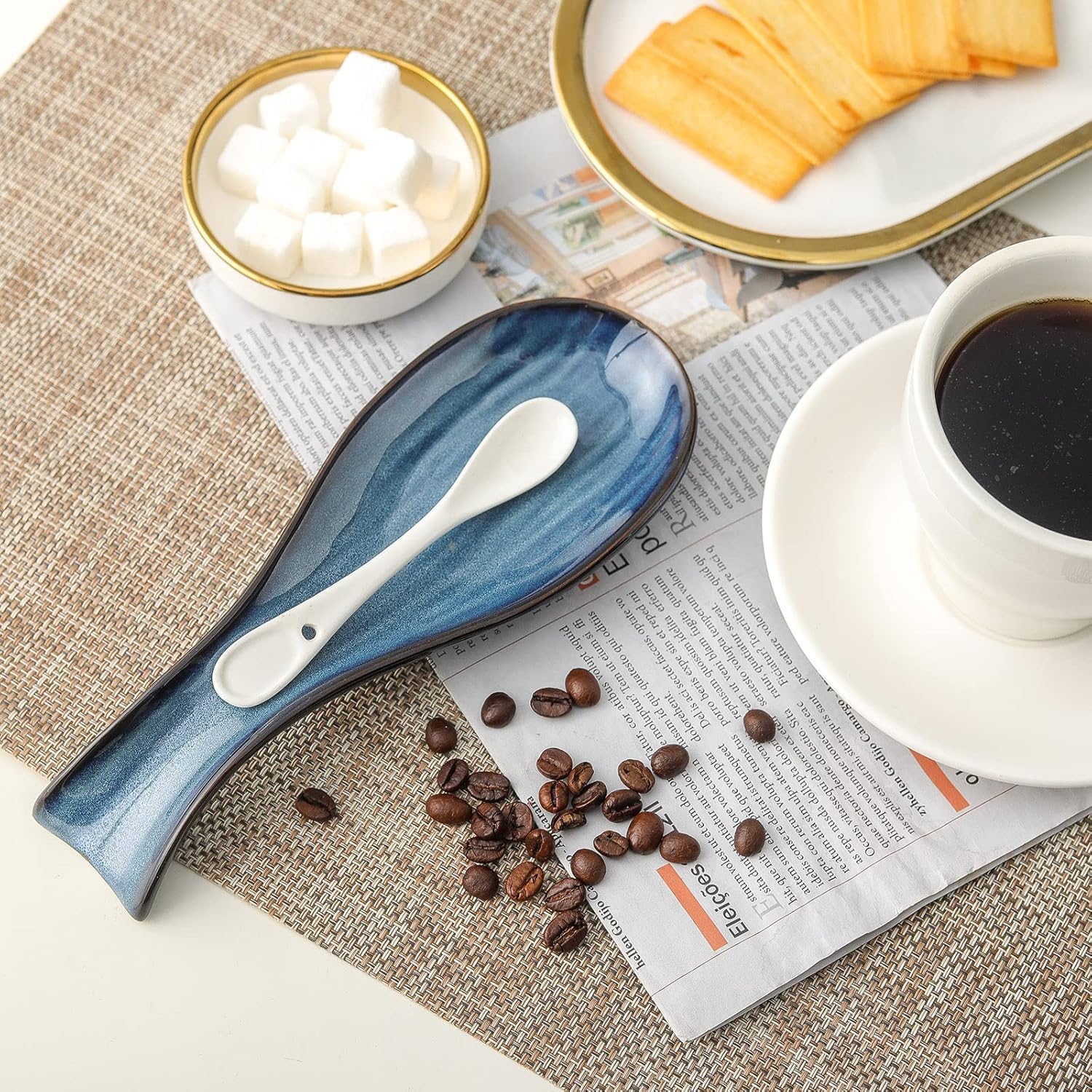 Tikooere retro-design spoon rest doubles as decor when idle.