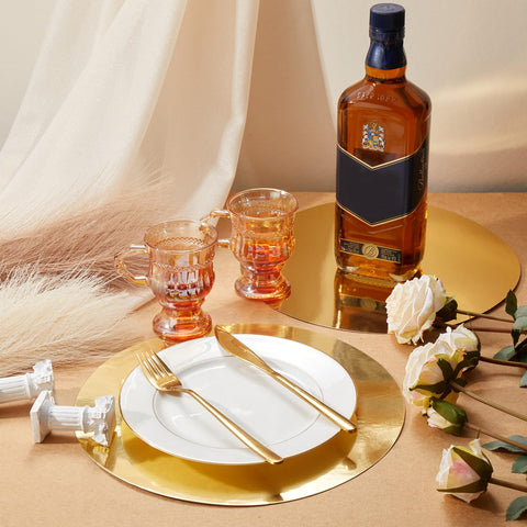 Tioncy aluminum foil placemats add shine and protect the table.