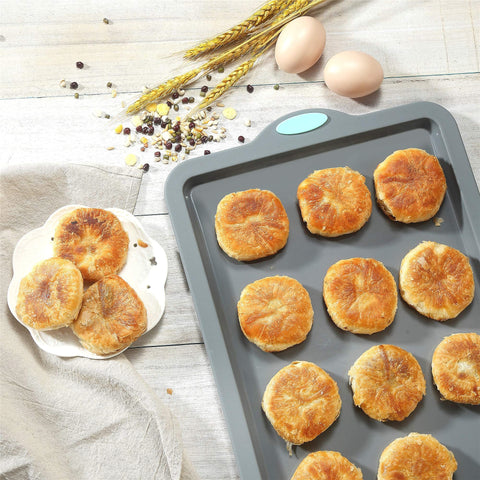 To encounter integrated steel reinforcement adds strength during oven use