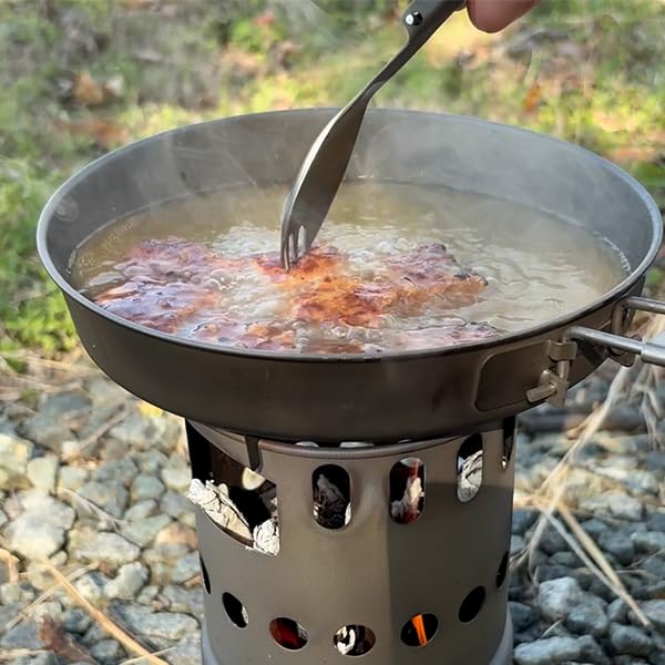 TOAKS Titanium D6.5 pan capacity 710ml suited for compact group meals.
