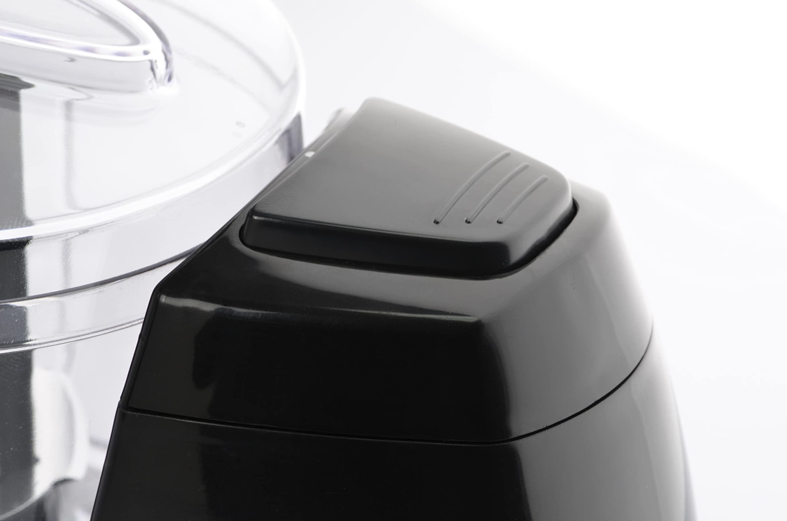 Toastmaster TM-61MC stainless steel blades deliver durable chopping performance.