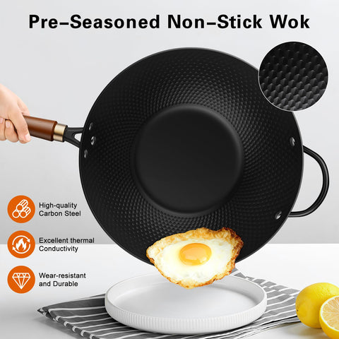 Todlabe glass lid on wok for monitoring cooking without lifting.