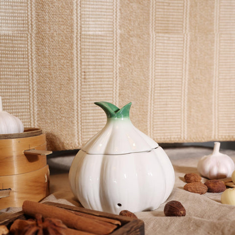 TOIVO garlic storage with four vents promotes airflow for freshness.