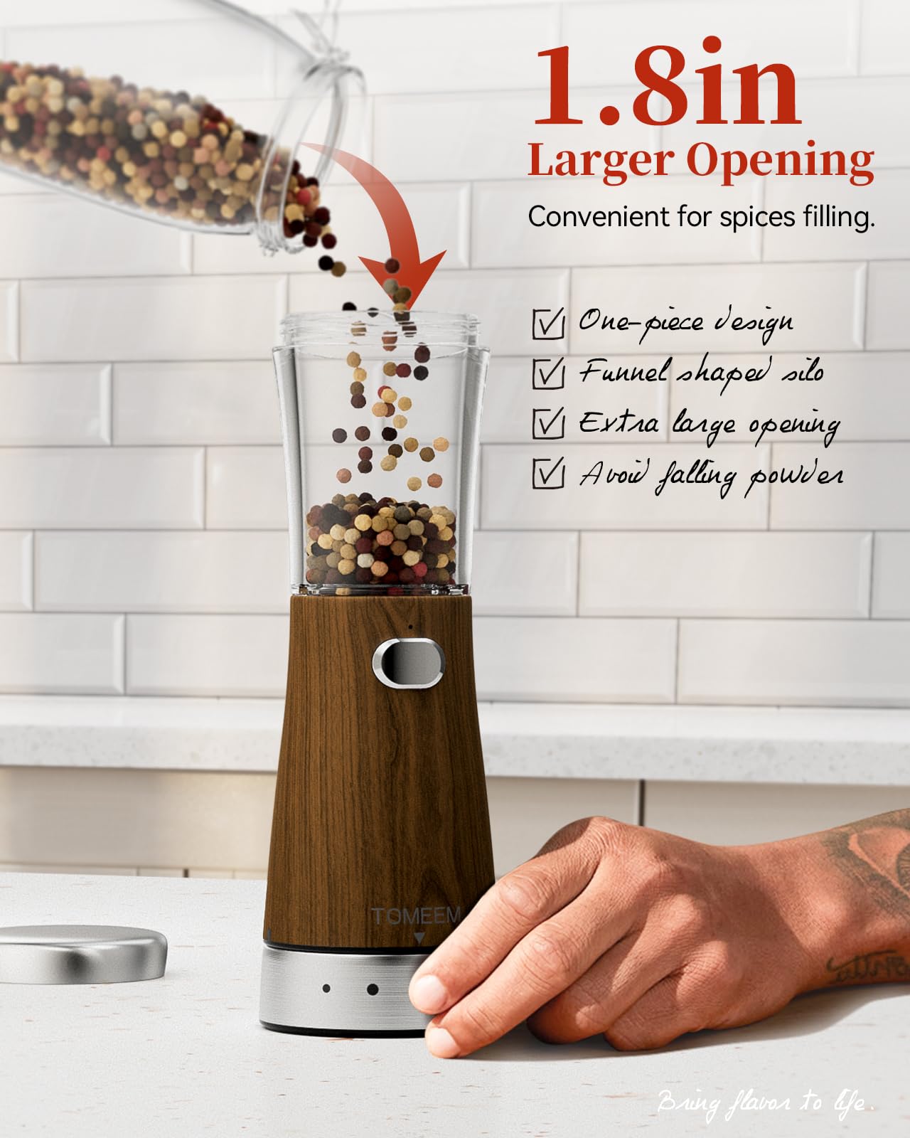 TOMEEM LED light helps precise seasoning in dim lighting.
