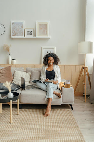 Tomlyop sustainable bamboo product boosts organized living room.