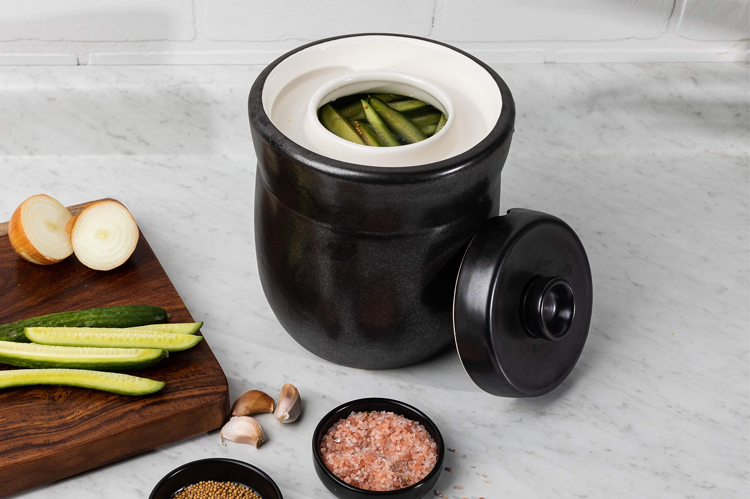 TOMO waterlock seal system maintains a stable fermentation environment.