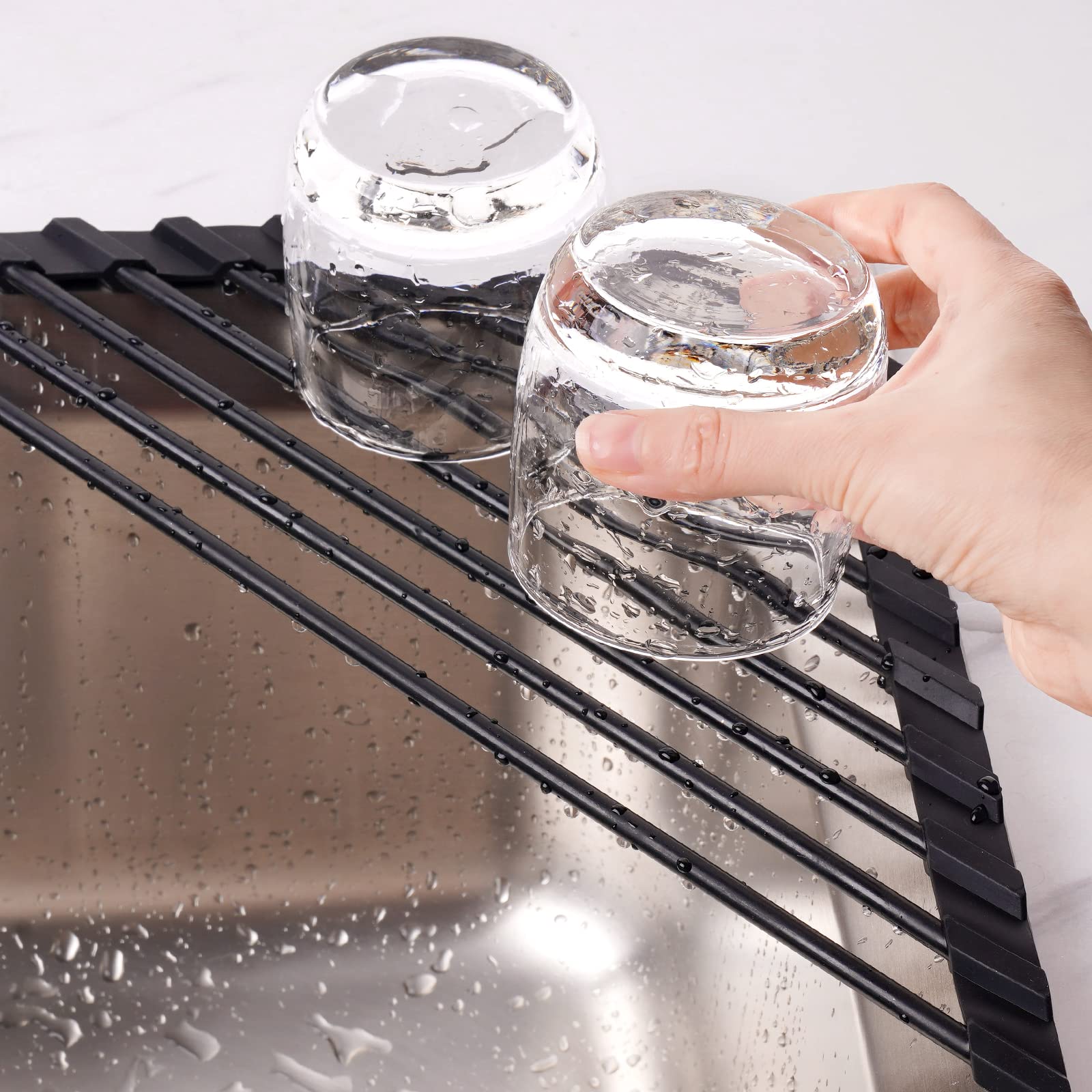 Tomorotec multipurpose kitchen organizer keeps sponges and brushes within reach.