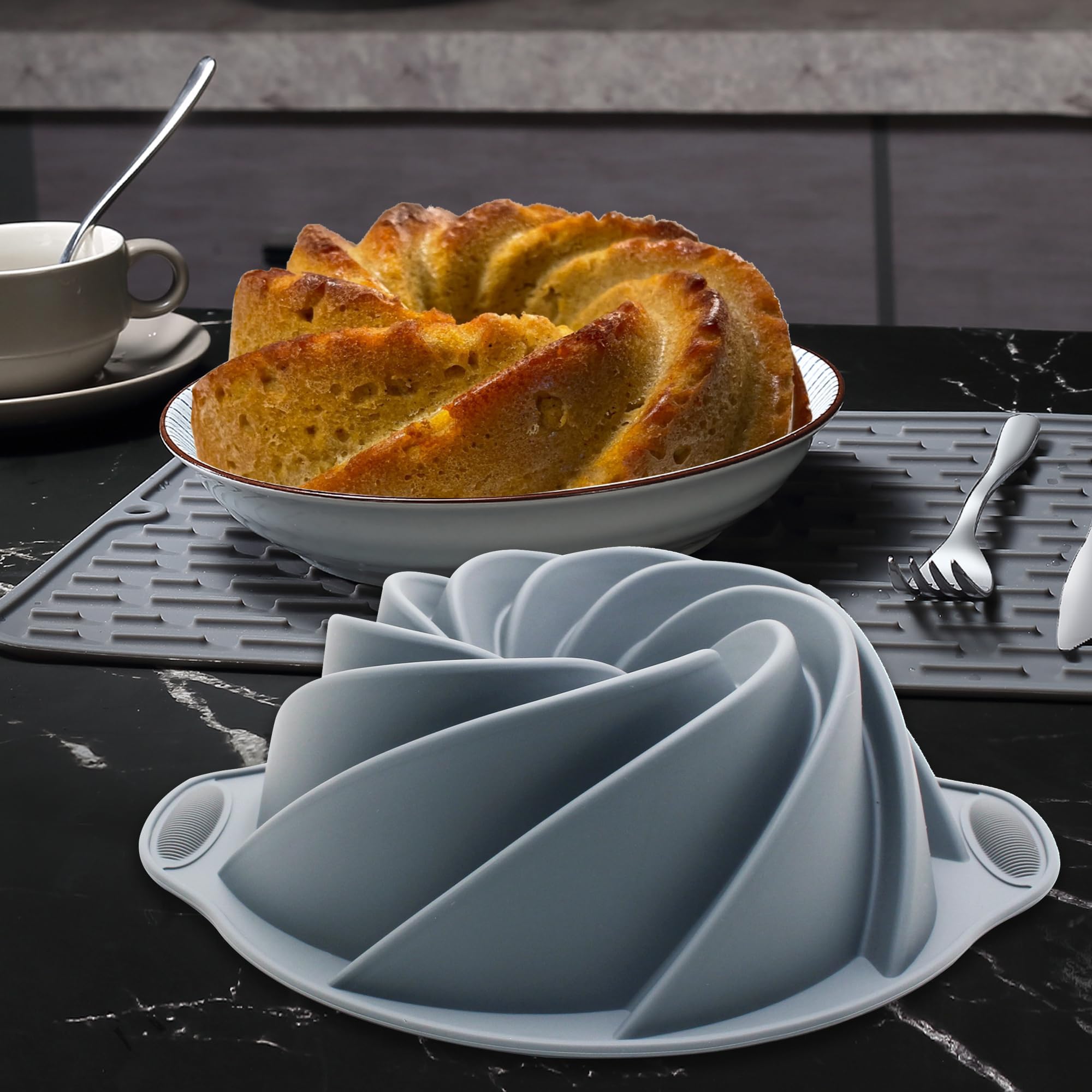 Tongjude muffin pans enable even browning and easy pop-out.