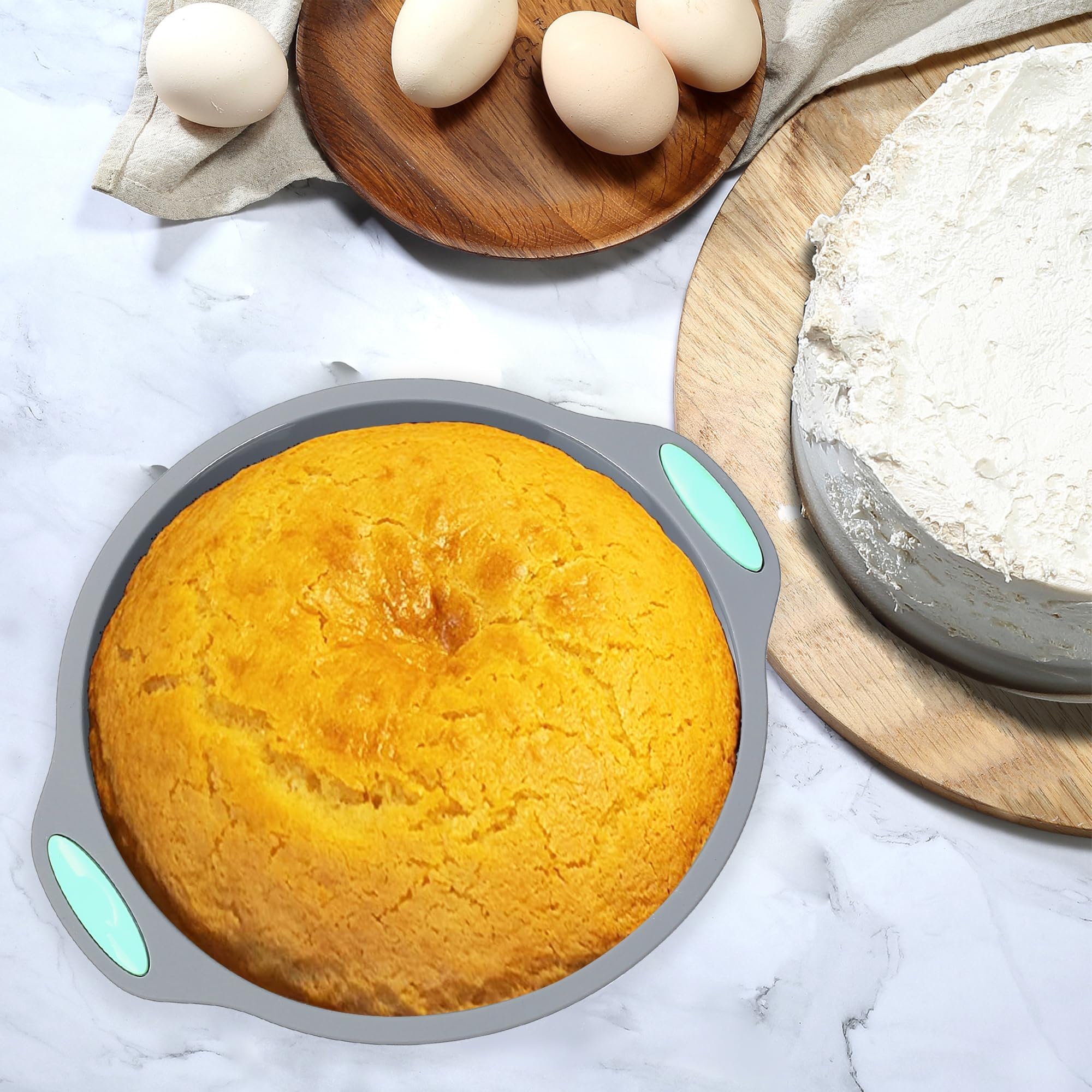Tongjude silicone cake molds (10 pieces) provide reliable non-stick release.