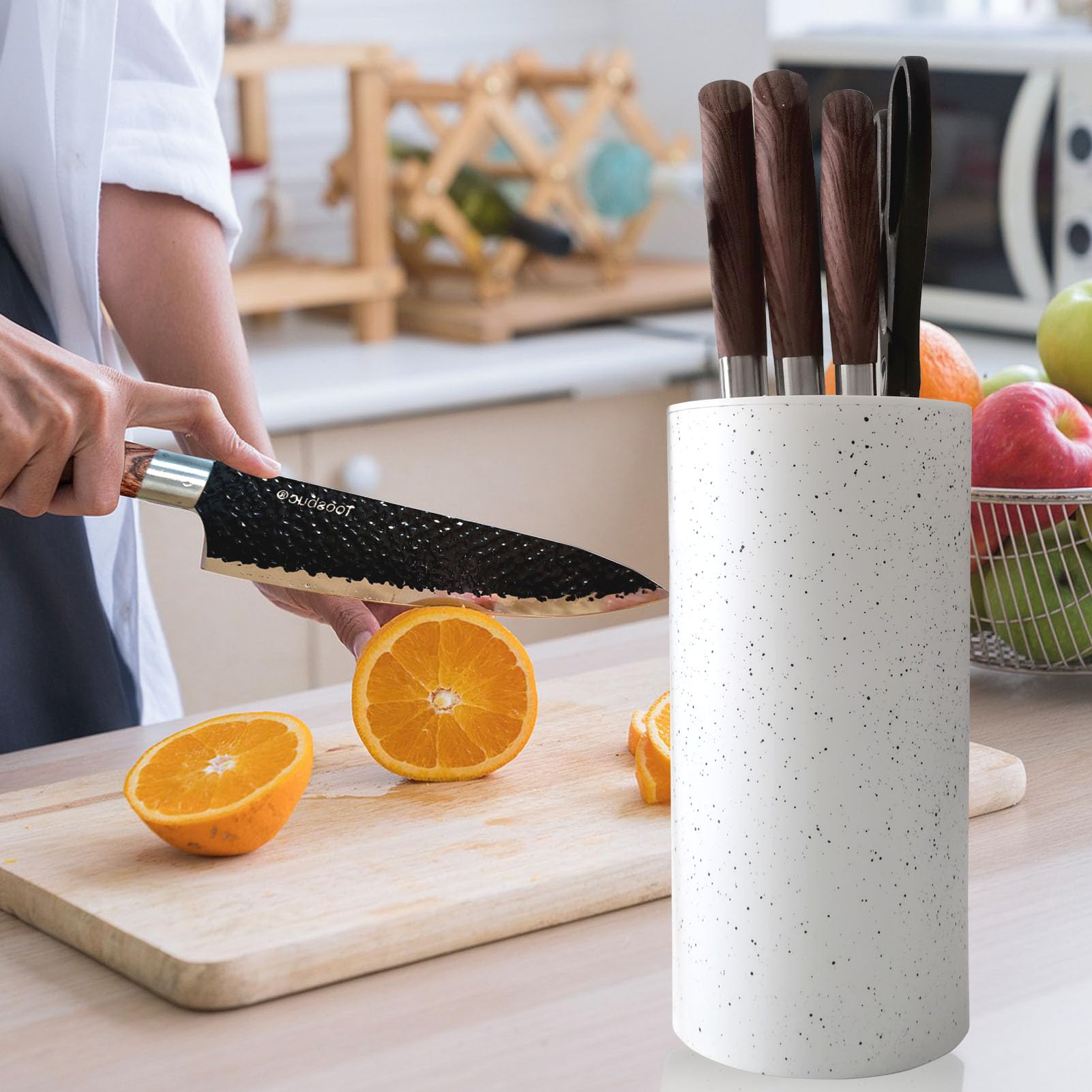 Toosbuc compact countertop organizer keeps knives neatly arranged.