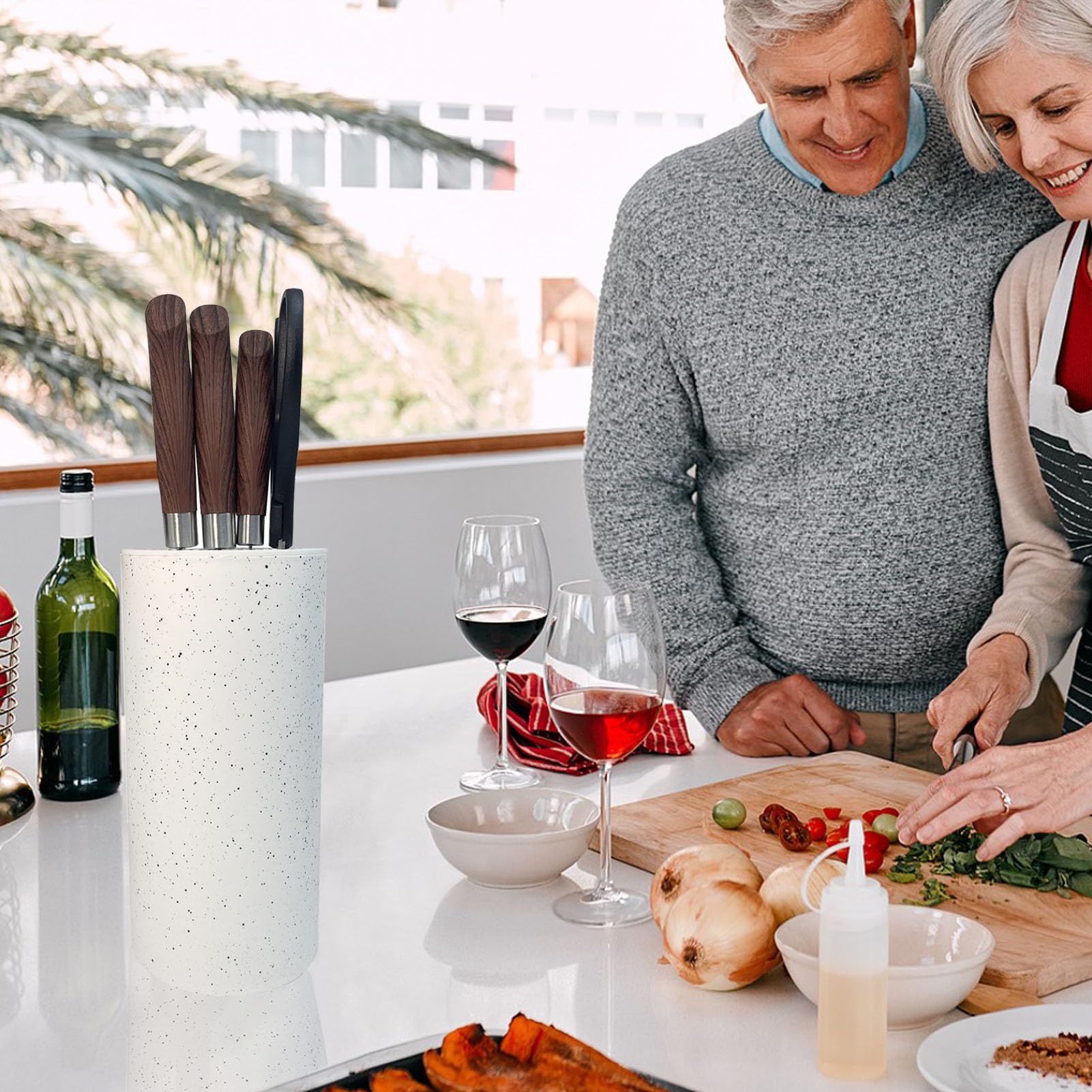 Toosbuc round knife holder made from durable PP for longevity.