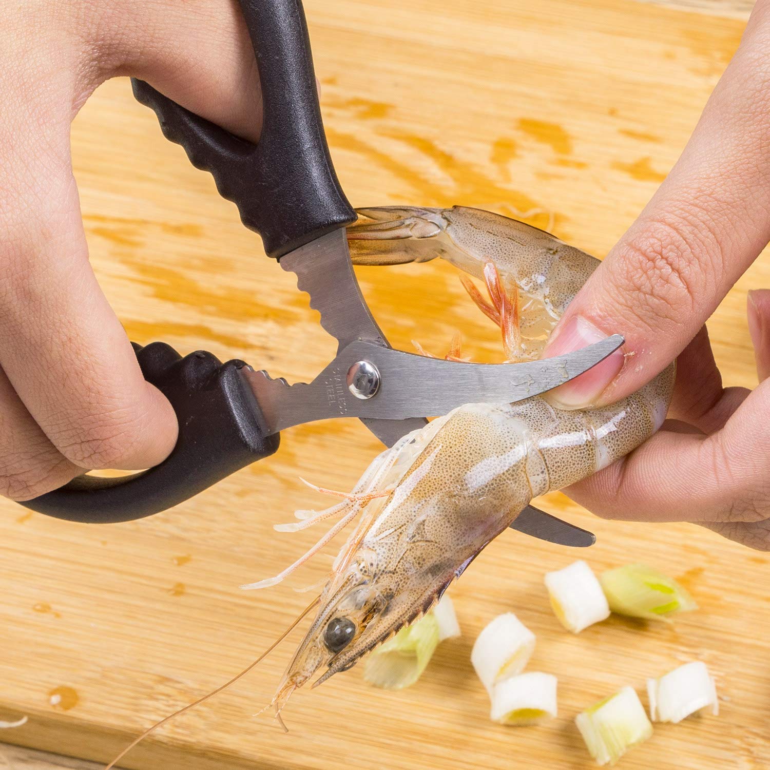Torinalital multi-use kitchen scissors handle fish, poultry, and vegetables with ease.