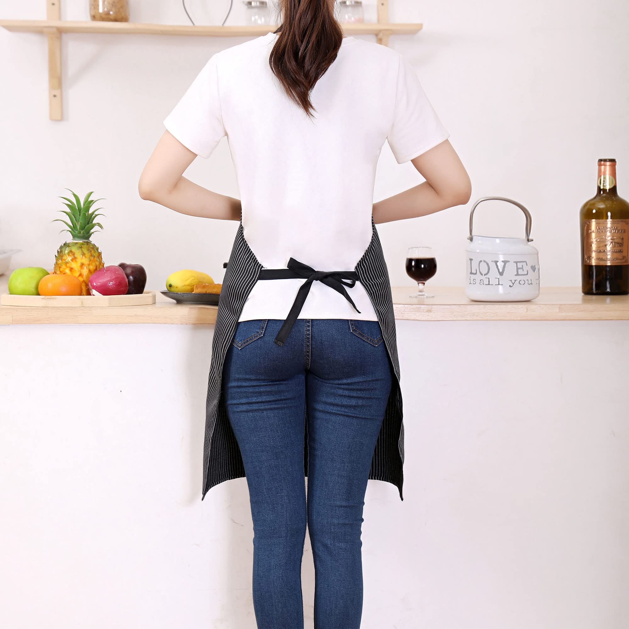 Tosewever adjustable neck strap apron for a customizable fit.