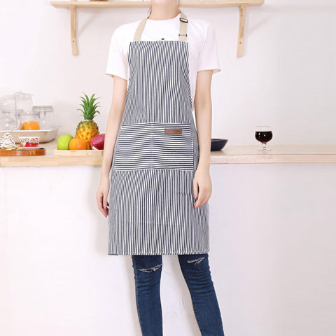 Tosewever long ties allow front or back tying for versatility.