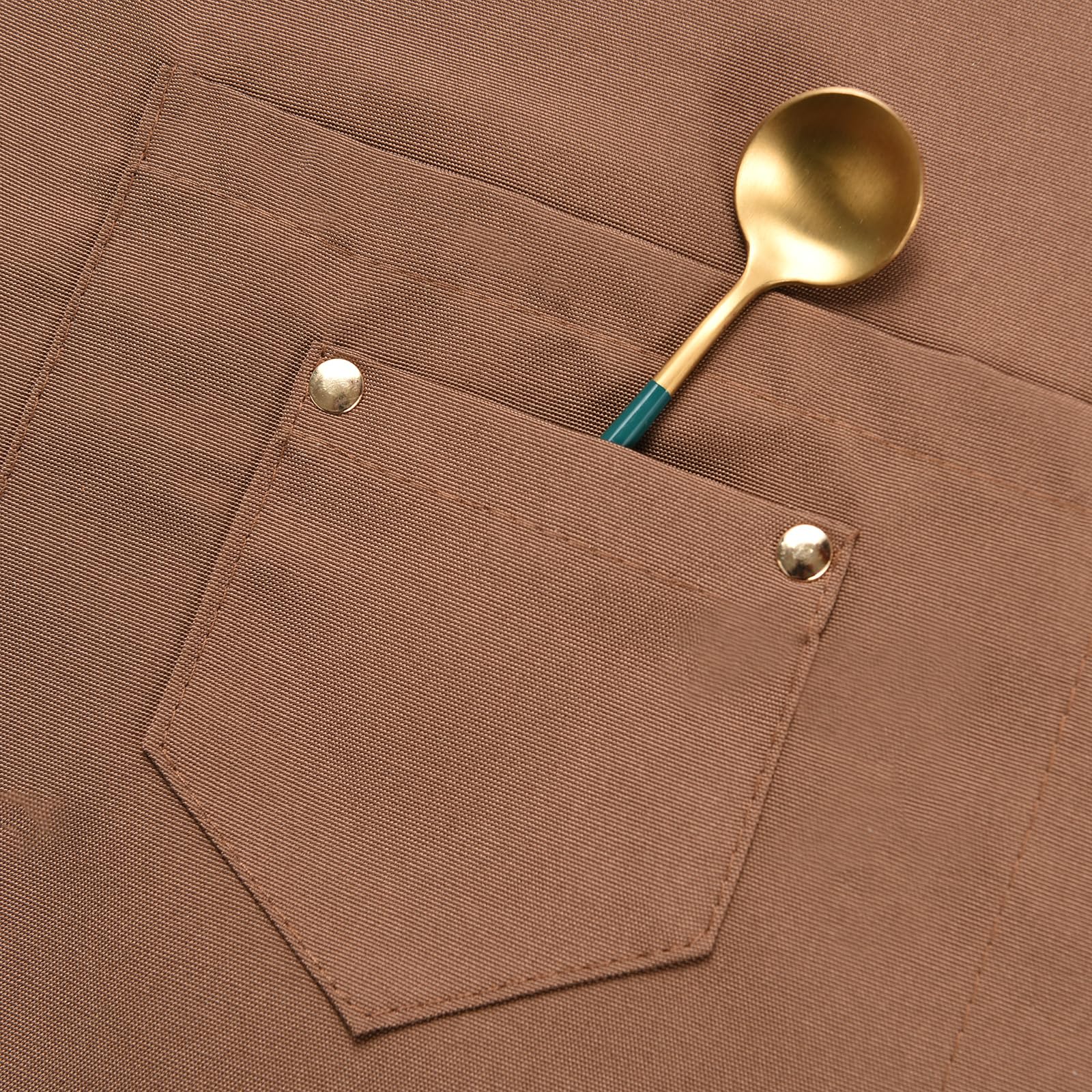 Tosewever soft-polyester apron resists wrinkles for easy daily use