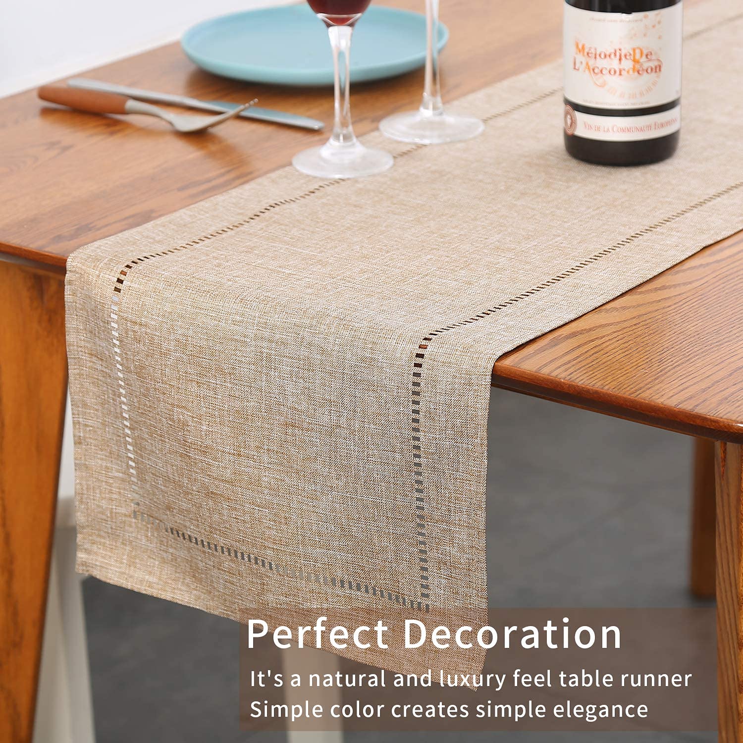 Tosewever table runner with hollow pattern adds minimalist charm.