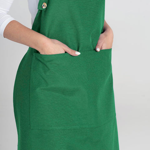 TOSHE machine-washable apron for quick cleanup after cooking.