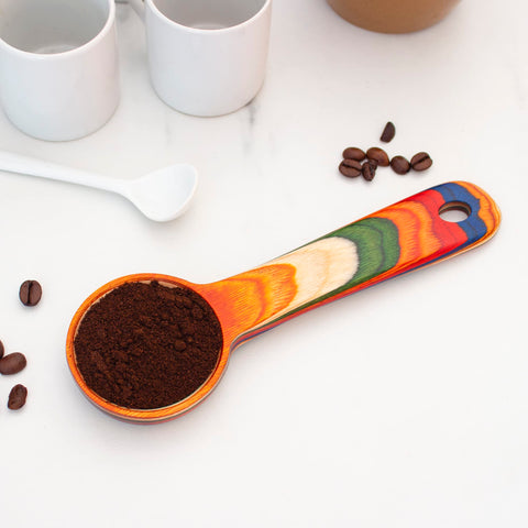 Baltique Marrakesh scoop with ground coffee demonstrates everyday versatility.