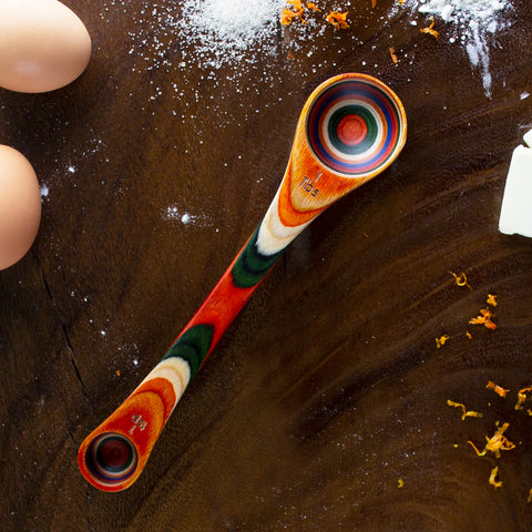 Close-up of rainbow birch layers on the Baltique Marrakesh 2-in-1 spoon for vibrant kitchen flair.