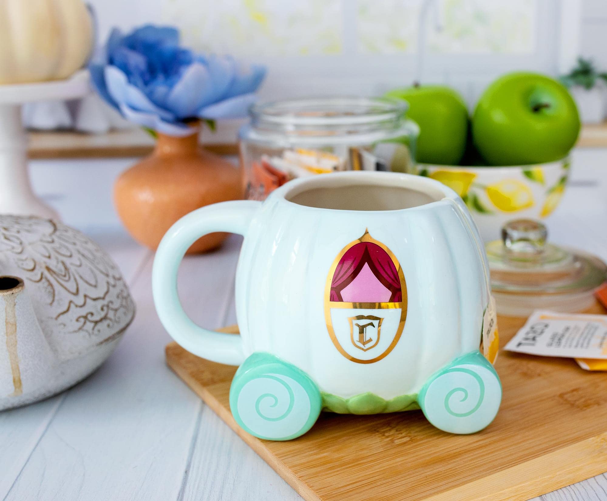 Toynk Disney licensed mug adds collectible charm to your kitchen or display.