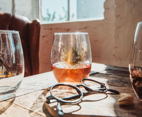 Toynk Harry Potter lightning bolt stemless glass highlights iconic scar with everyday toasts.