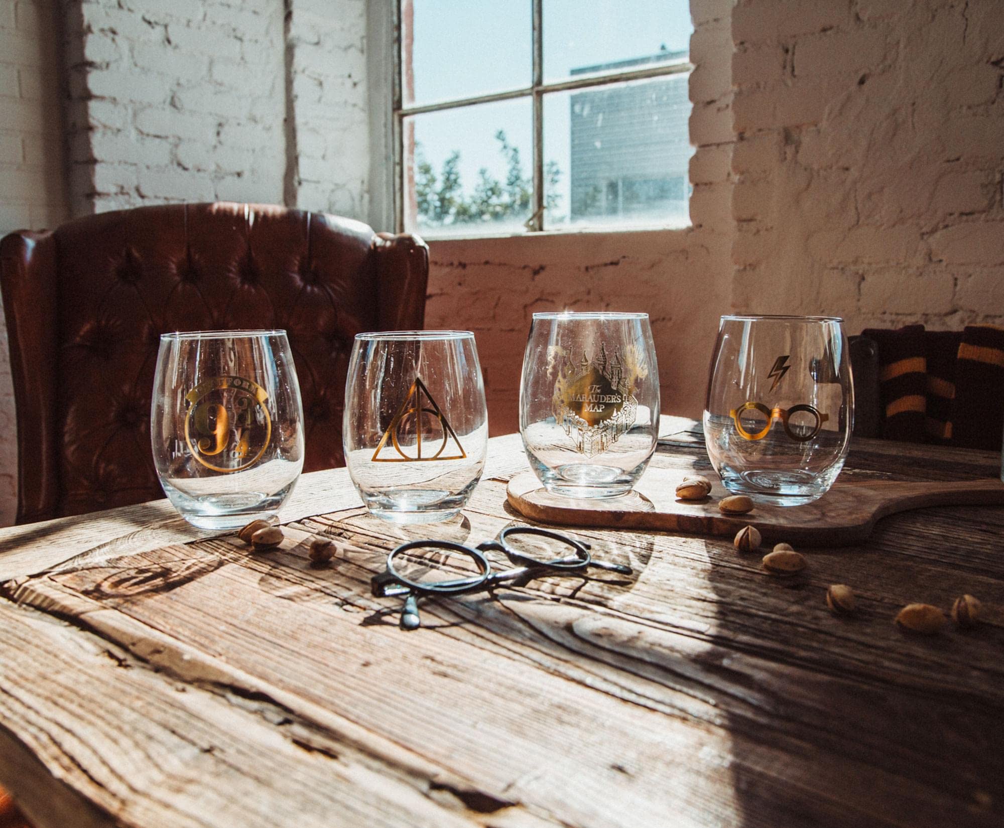 Toynk Harry Potter marauders map gold stemless glass elevates game night soirées.