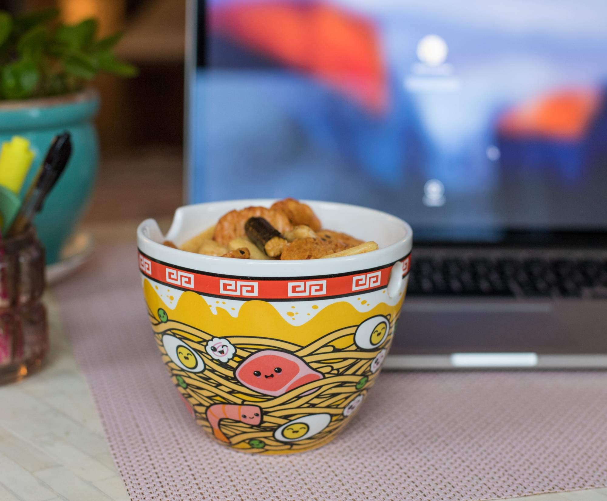 Toynk Sunken Noodles ceramic set is durable for daily use.