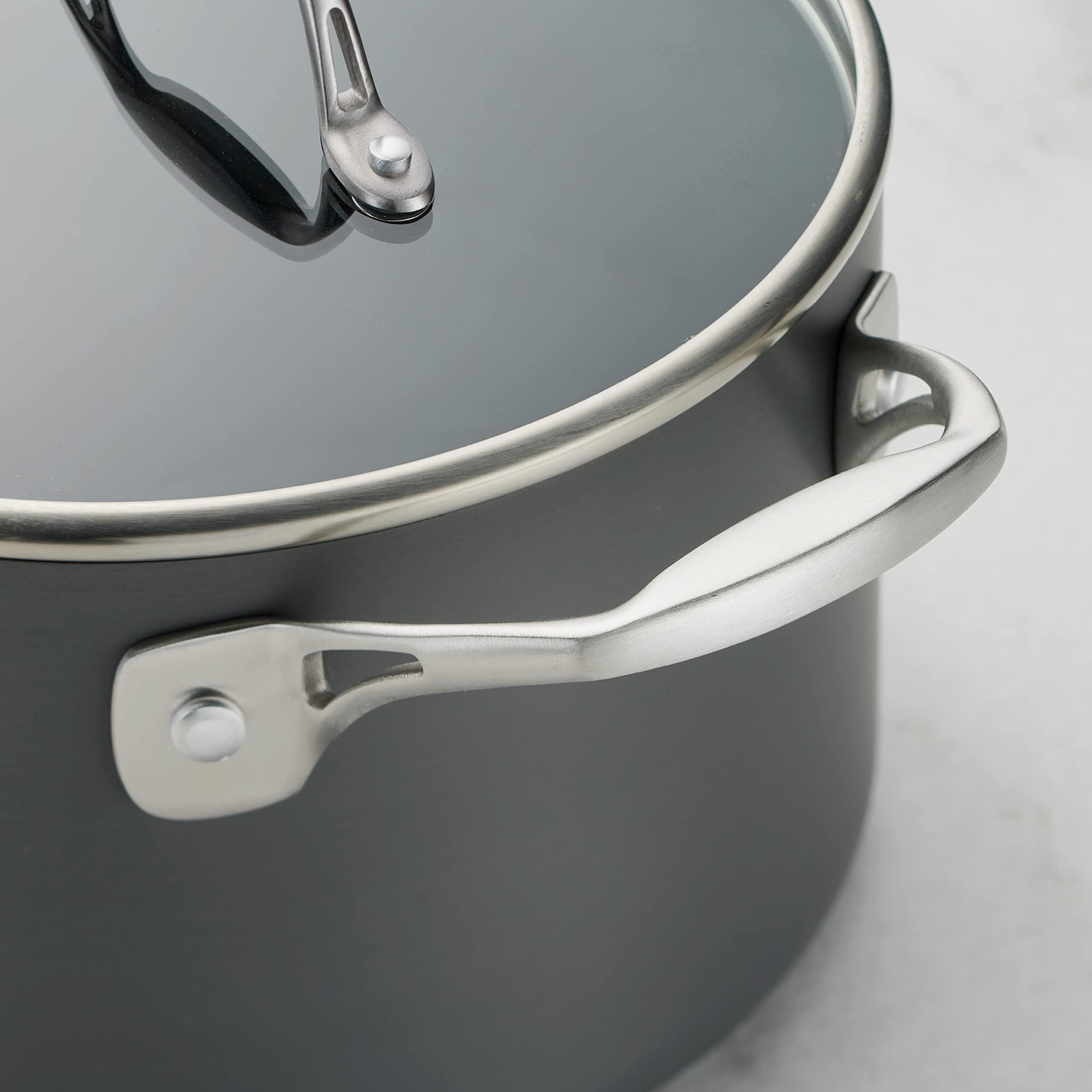 Tramontina OnyxPro 5-quart Dutch oven with lid for braising and versatile meals.