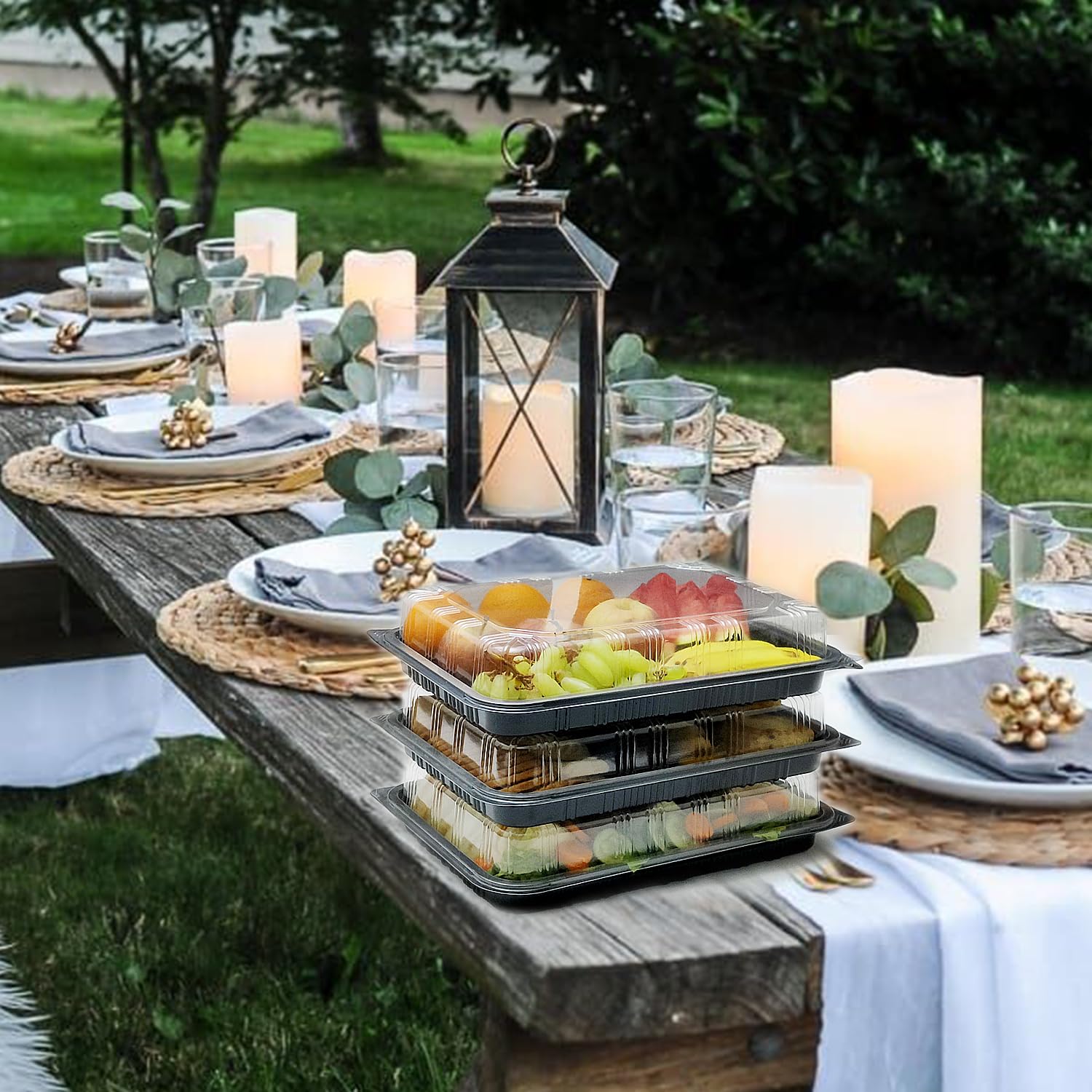 TRAYA serving tray with lid closed, keeps food fresh and protected during outdoor events.