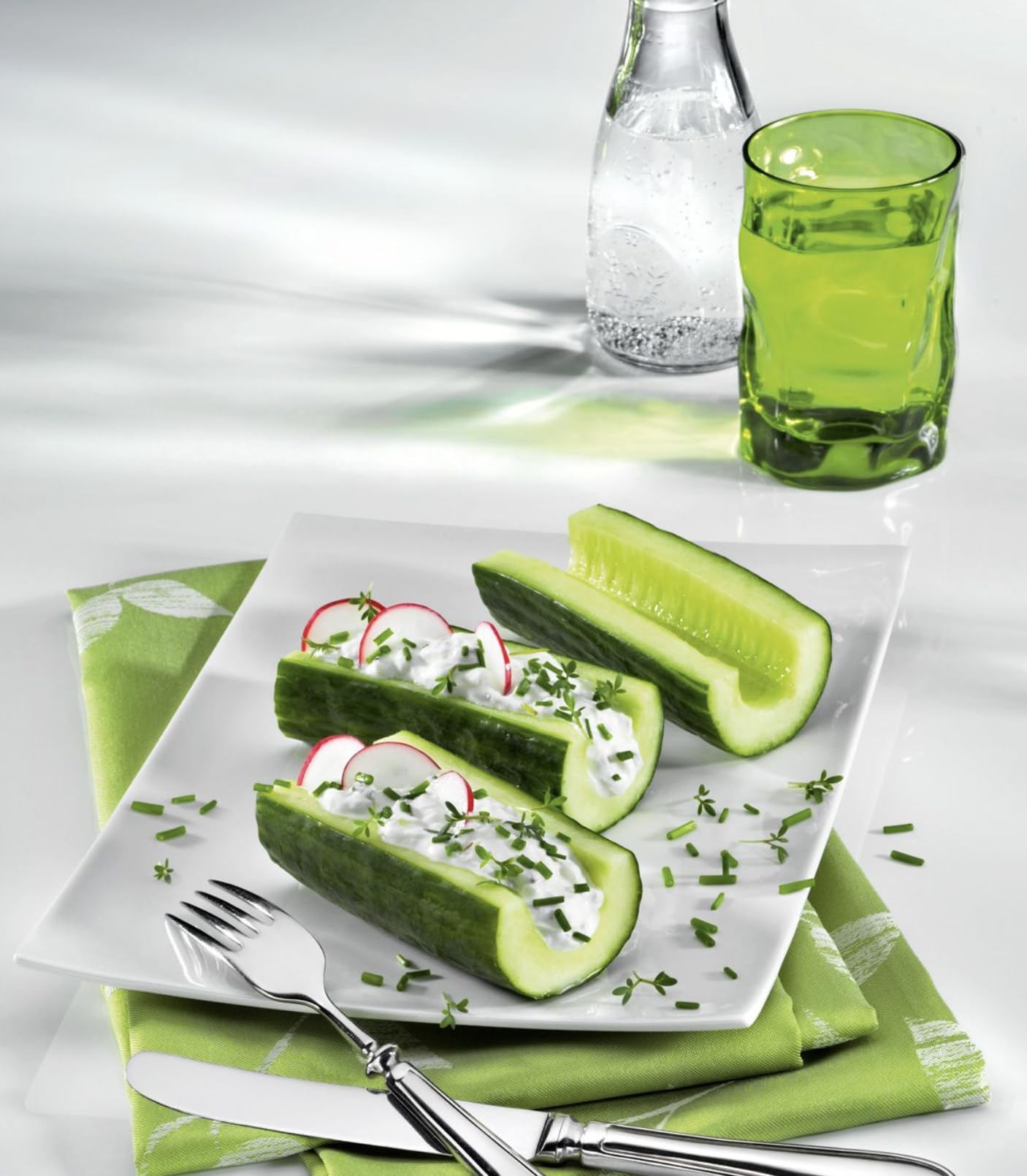 Triangle Fruit and Vegetable Corer dual-width blades for versatile coring