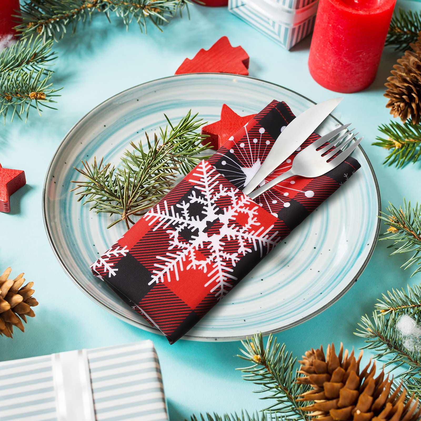 Tudomro reusable napkins pair with runners for cohesive Christmas tables.